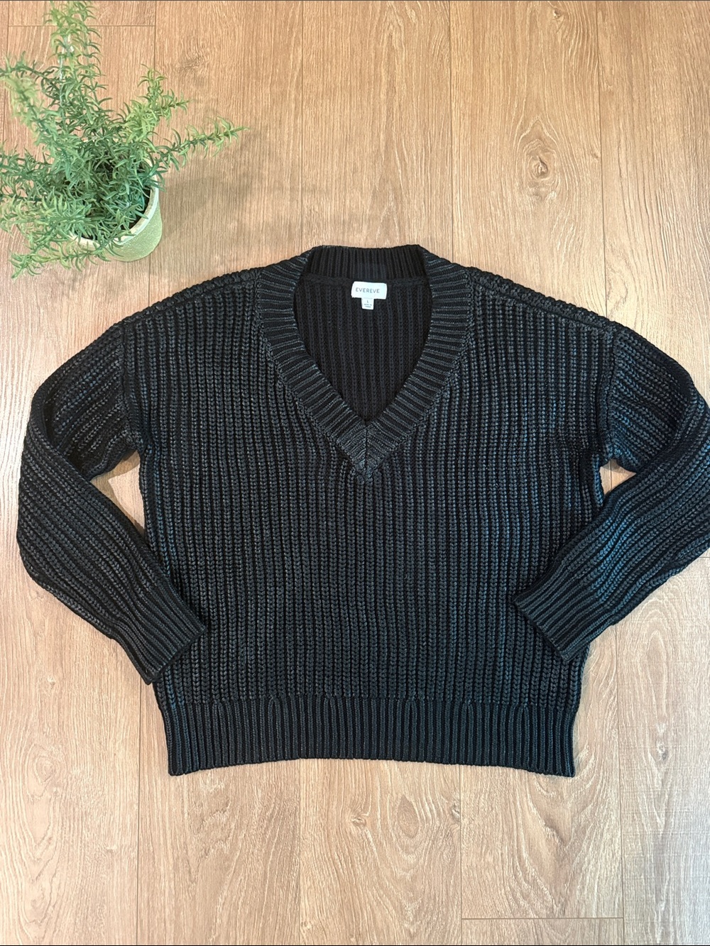 LIKE NEW EVEREVE BLACK CHUNKY KNIT COATED V NECK SWEATER SIZE LARGE